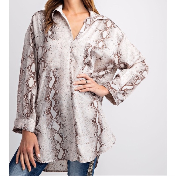 Tops - $ FIRM🌷Snakeskin Print Long Sleeve Hi Low Top